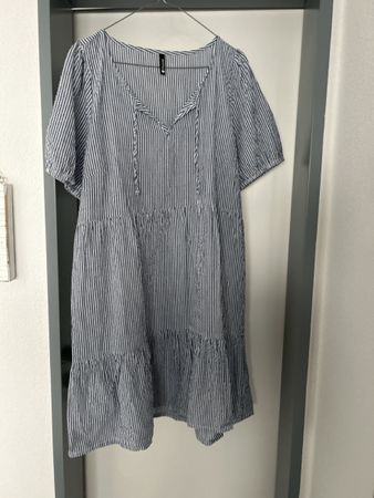 Sommerkleid von Chicoree, Grösse M, blau-weiss gestreift