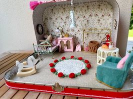 Haus-Köfferchen gross / rose mit Maileg Maus
