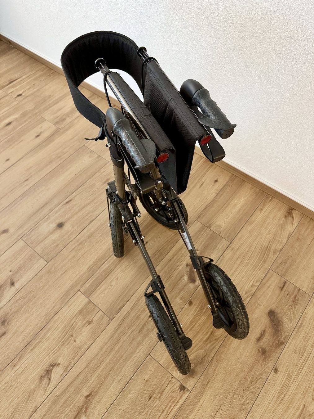 Aides à la marche: Rollator faltbar mit Sitzmöglichkeit – D'occasion à Uetikon am See par kralweb 4