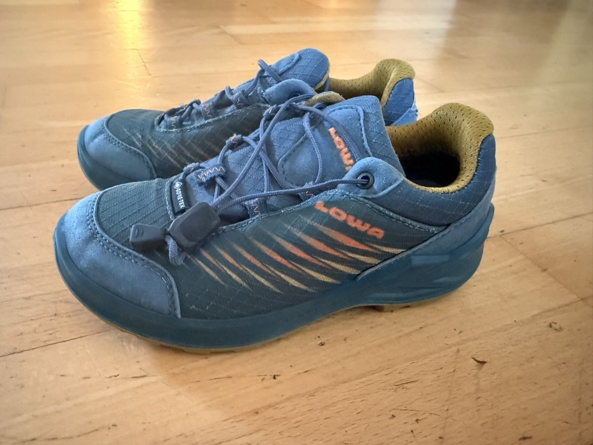 Lowa Scarpe da uomo: Lowa Treckingschuh Grösse 32 – Usato da Glattfelden venduto da Livia01112