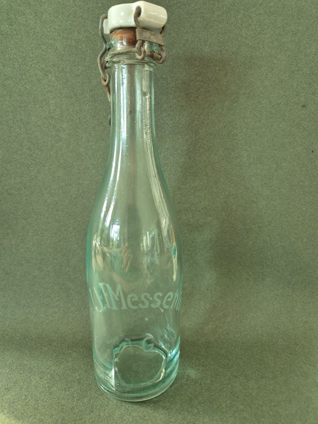 Verres, cruches & bouteilles: Alte Bierflasche, J.F Messerli – D'occasion à Schlosswil par donmarcos62