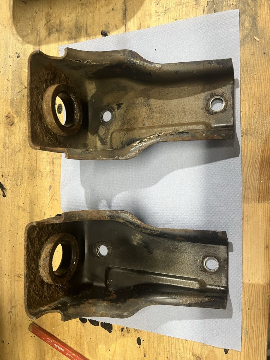 Volkswagen Tutti pezzi di ricambio auto: VW T4 Doka/Pritsche Diff. Träger TDI – Usato da Allschwil venduto da Gabi745i