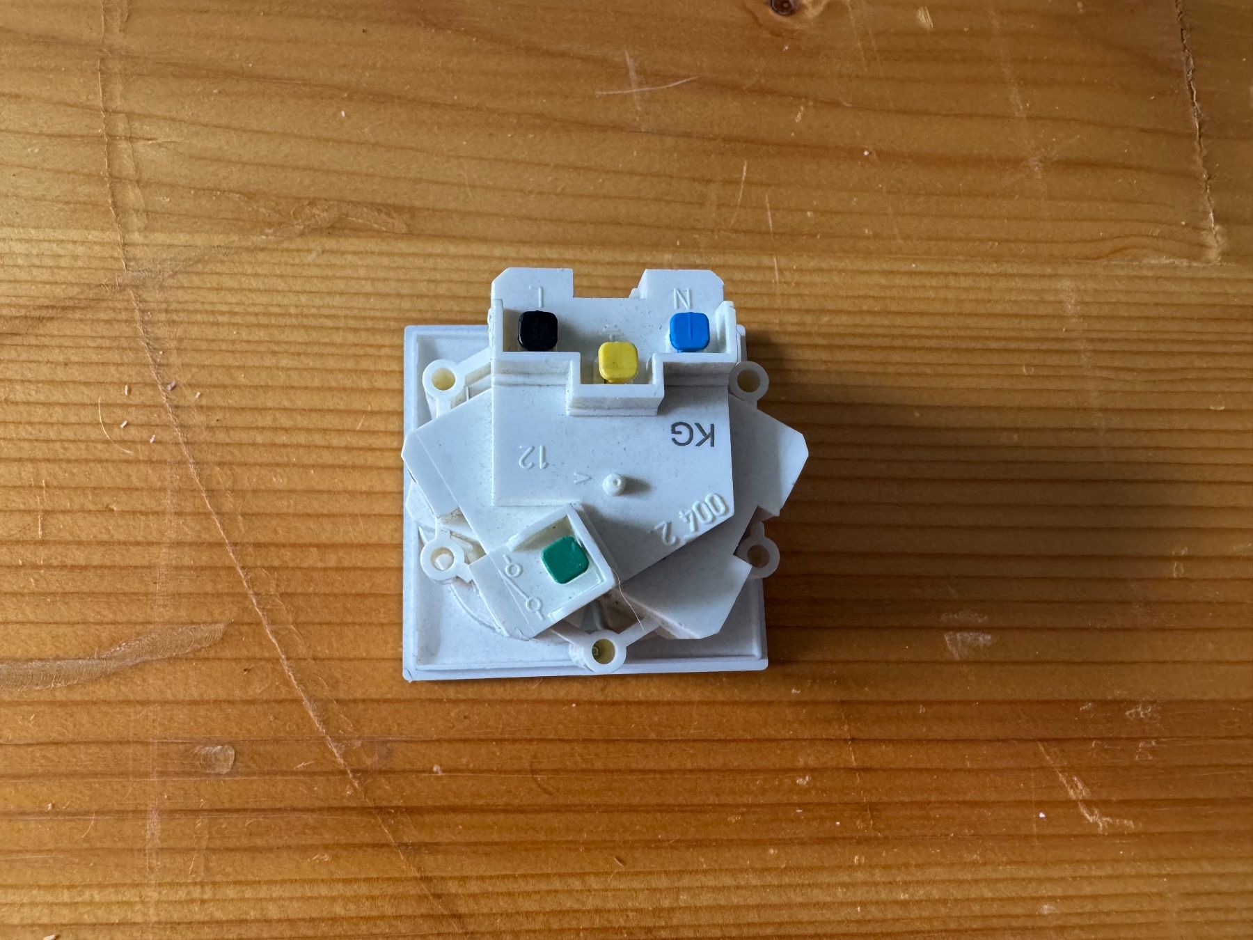ABB Spine: Steckdose 3xTyp 13 mit geschaltetem Kontakt silber ABB Sidus – Usato da Arisdorf venduto da imbeck 1