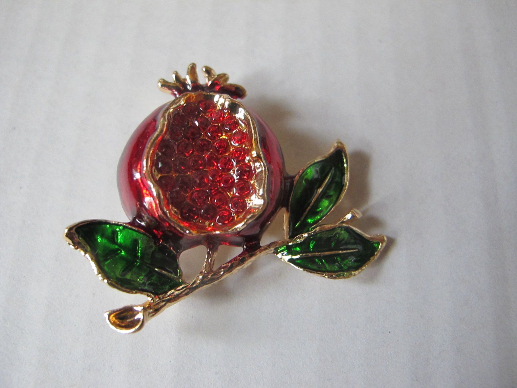 Spille & Fermagli: Granatapfel Brosche mit Strass – Nuovo (secondo la descrizione) da Löhningen venduto da Chimae67 2