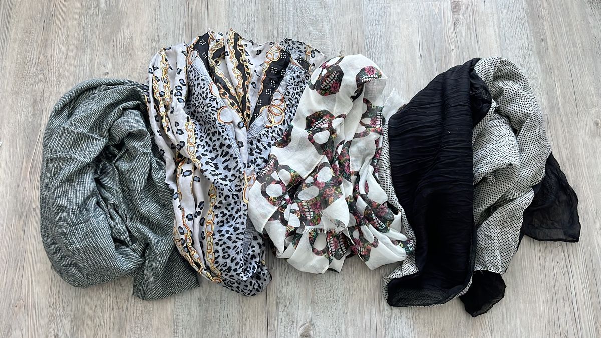 Foulard & Sciarpe: Schals Set 4 Stück – Usato da Muhen venduto da cor_6fyh