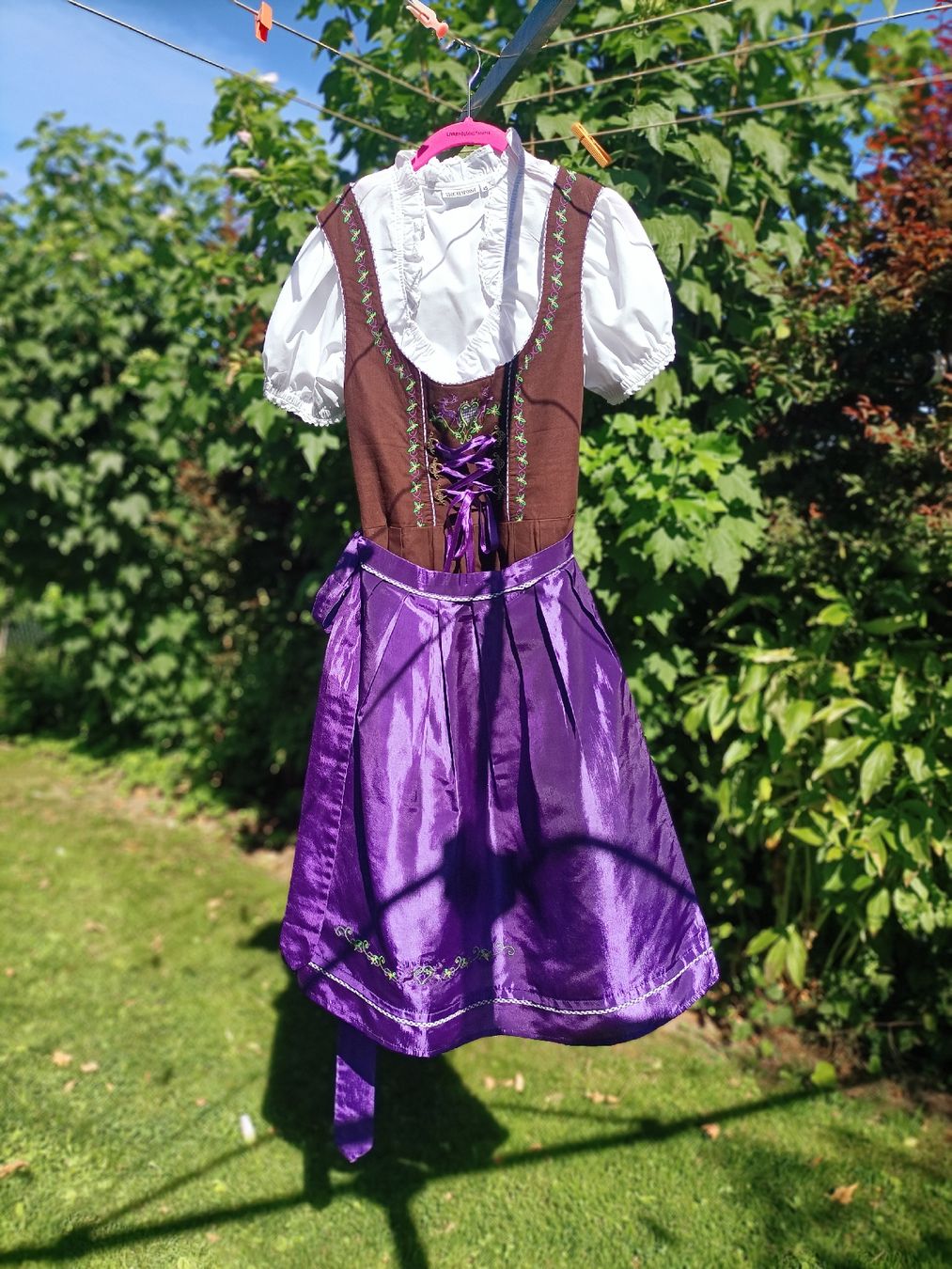 Costumi: Dirndl Stockerpoint bunkle braun lila mit Bluse Grösse 40 – Usato da Egnach venduto da TTLL 6