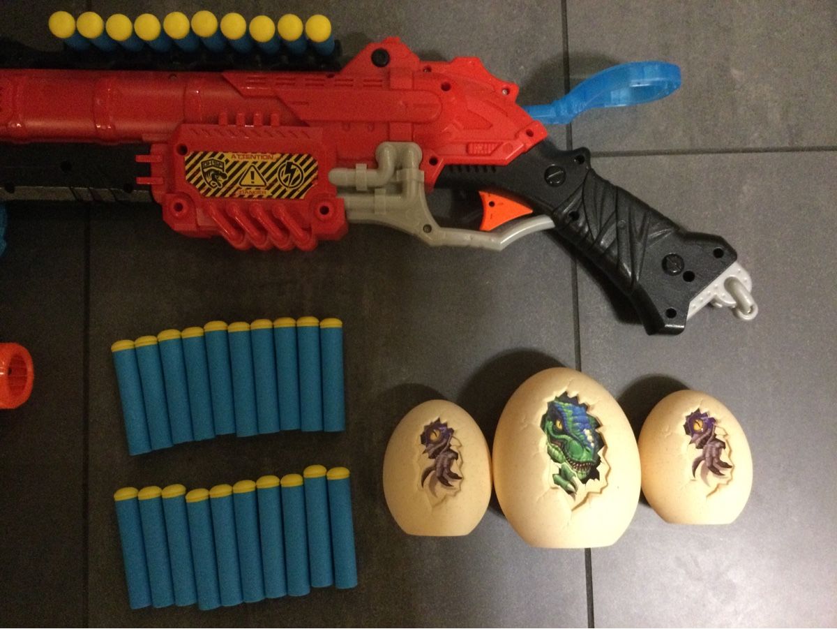 Giocattoli: 2 coole X Shot Guns mit Dino-Eiern & Pfeilen – Usato da Himmelried venduto da Paura 2