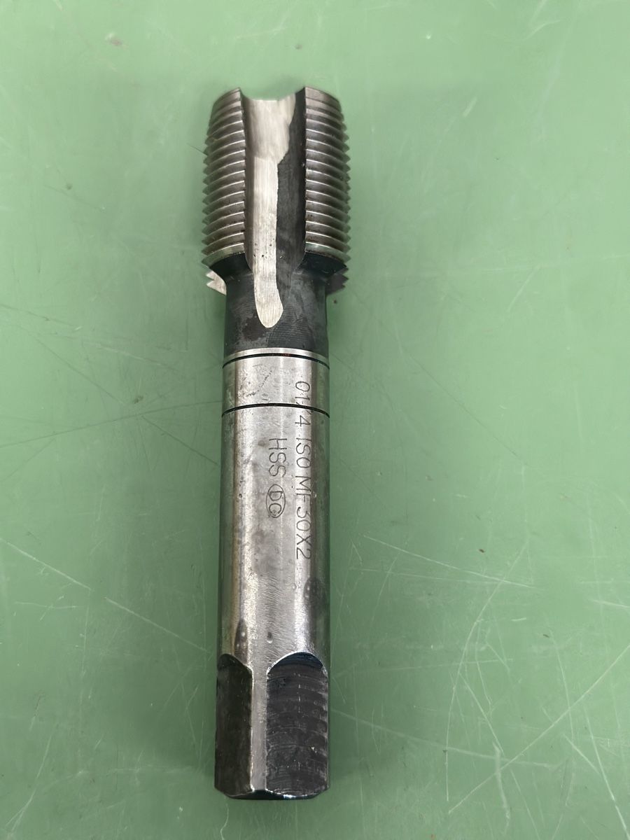 Tutti gli attrezzi: Thread tap HSS Gewindebohrer MF 30x2 – Usato da Aarberg venduto da SNMachines