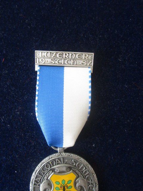 Medaglie: Luzerner Stich 1987 emailliertes Gemeindewappen Eich – Nuovo (secondo la descrizione) da Luzern venduto da Horoskop1 2