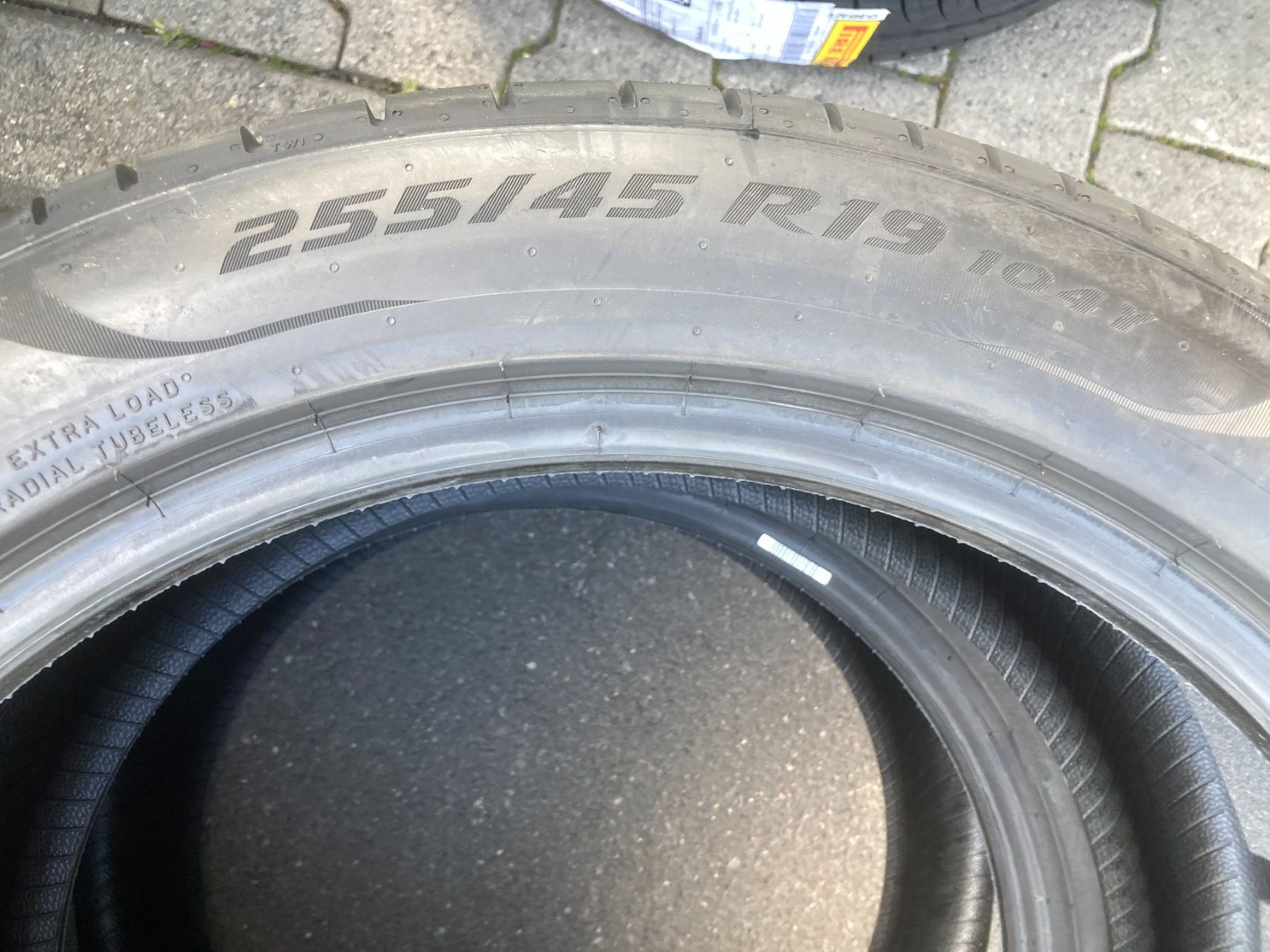 Pirelli Pneus & Kompletträder: 255/45R19 Pirelli Sommerpneu – Neu und originalverpackt aus Cham von Cham6332 1