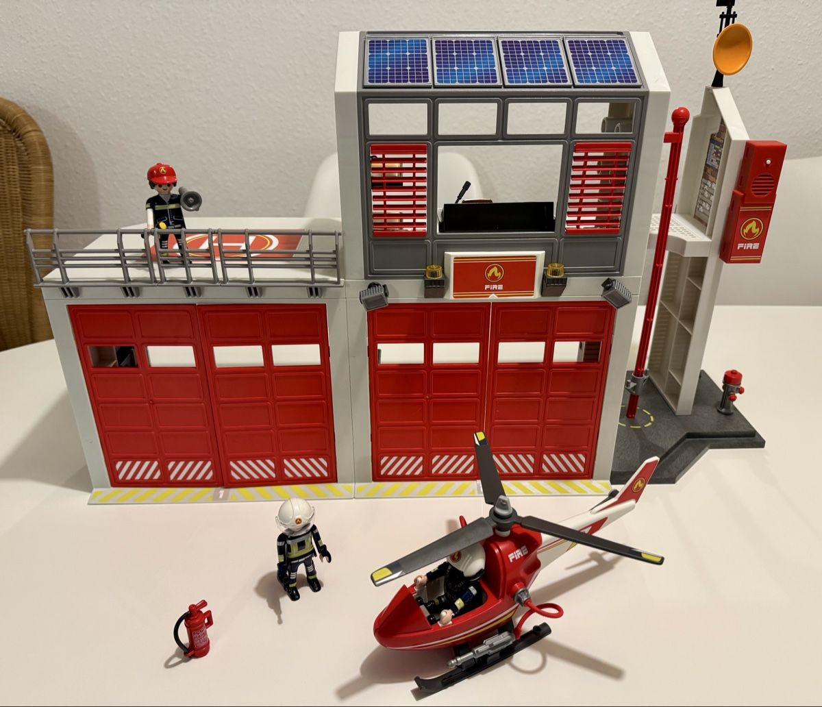 Playmobil 9462 Caserne De Pompiers City Action – Hélicoptère, Effets Sonores, 3 Figurines, 181 Pièces – Dès 5 Ans