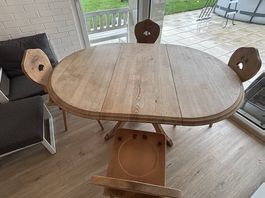 Tischset mit Stühlen
