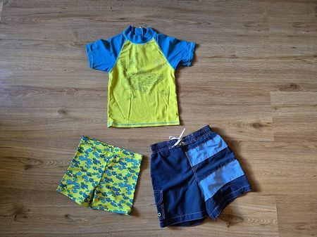 Badeset Gr. 116 - UV-Badeshirt und -Hos, Badeshorts