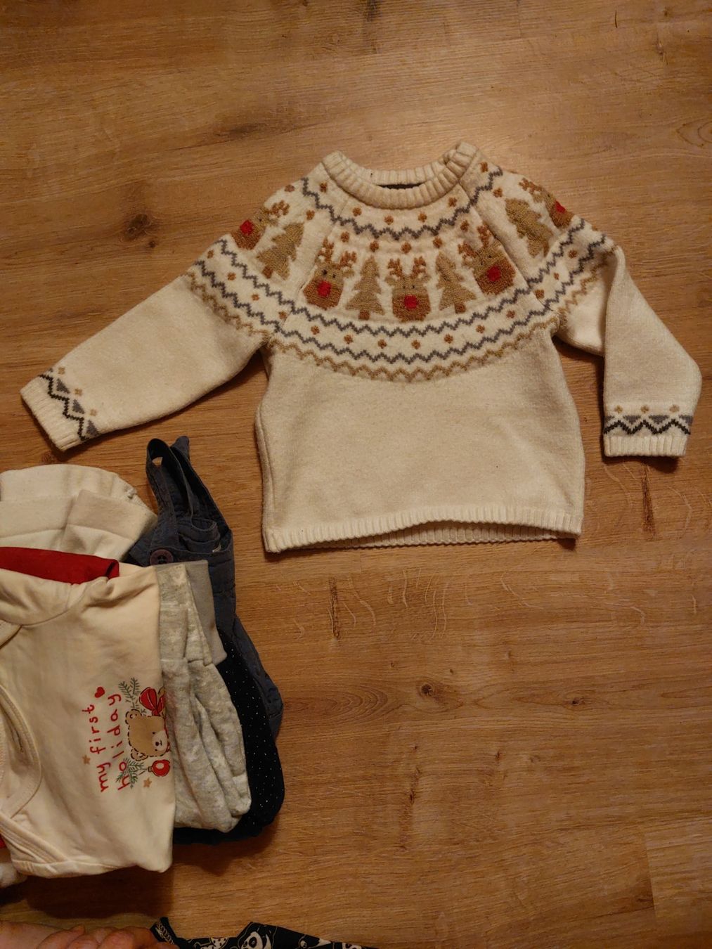 Kleiderpakete & -sets: Winter Kleiderpaket Gr 62/68 Weihnachten Pullover, Body, ... – Gebraucht aus Büttikon AG von lca_v7pb 2