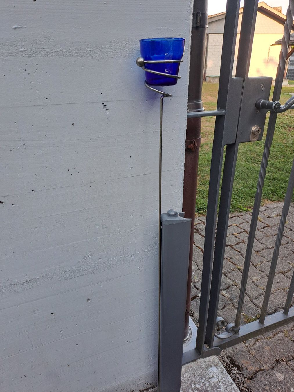 Tutte le decorazioni: 4x Gartenstecker mit blauem Teelichtglas, neu – Usato da Wängi venduto da Raettli10