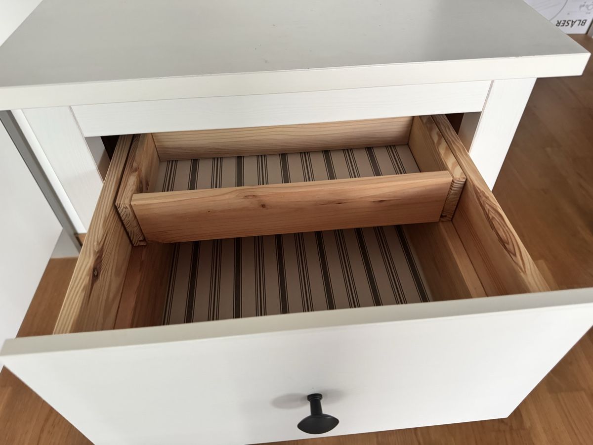 Ikea Comodini: IKEA Hemnes Nachttisch – Usato da Zürich venduto da nalan89 1