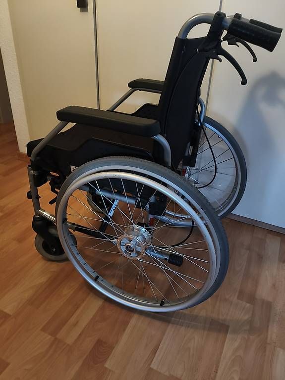 Sedie a rotelle: Rollstuhl – Usato da Wattwil venduto da Adnit23