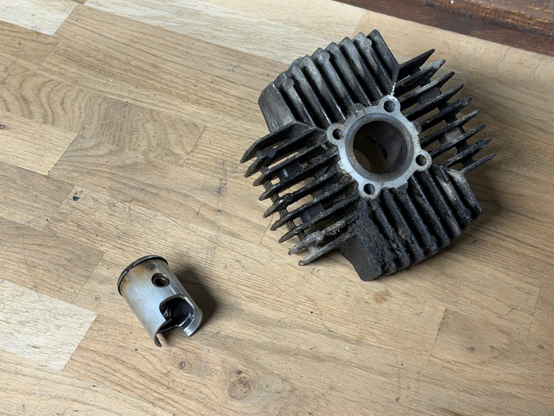 Parti ricambio per ciclomotori: Puch Supermaxi Zylinder original – Usato da Bolken venduto da si.x.las 1