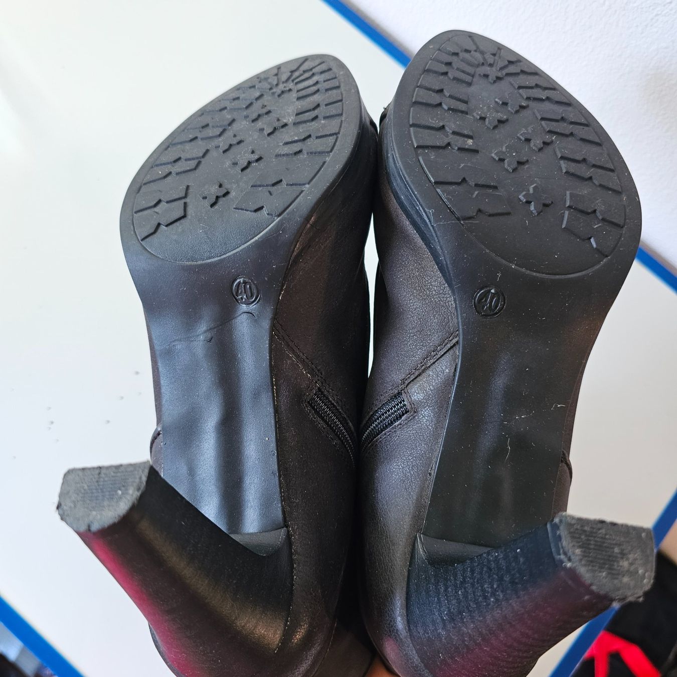 Scarpe da donna: 🖤 Elegante Ankle Boots mit Absatz, Gr. 40 – Usato da Matten b. Interl venduto da Vanilla8 5