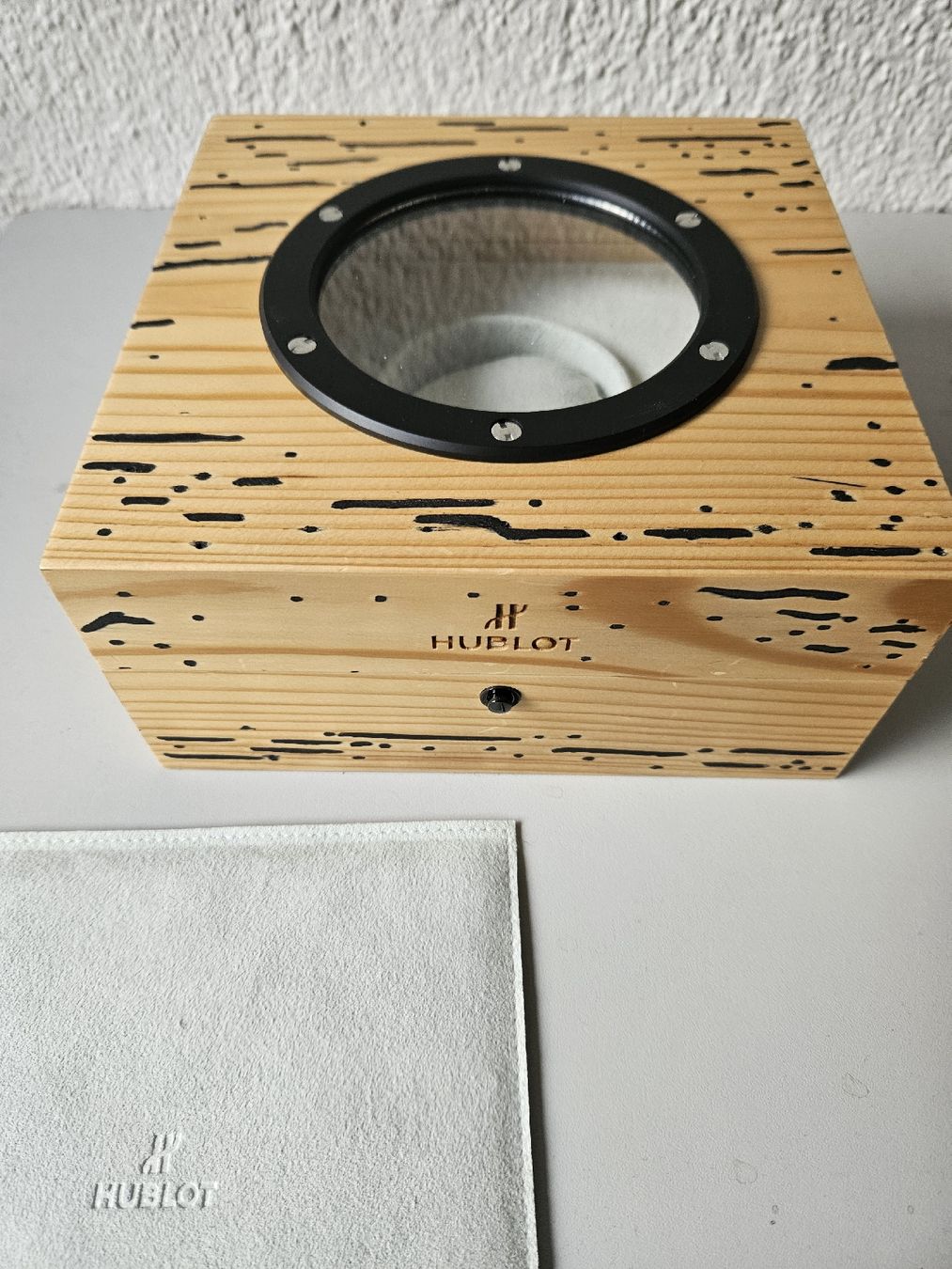 Boîtes de montres: Neue Hublot Holz Uhrenbox – Neuf (Voir description) à Niederhasli par swisslos 3