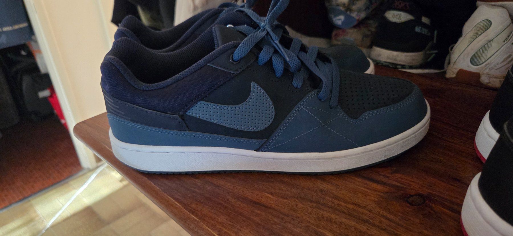 Nike Herrenschuhe: Baskets Nike bleues taille 42 état neuf – Neu (gemäss Beschreibung) aus Mont-sur-Rolle von napule10