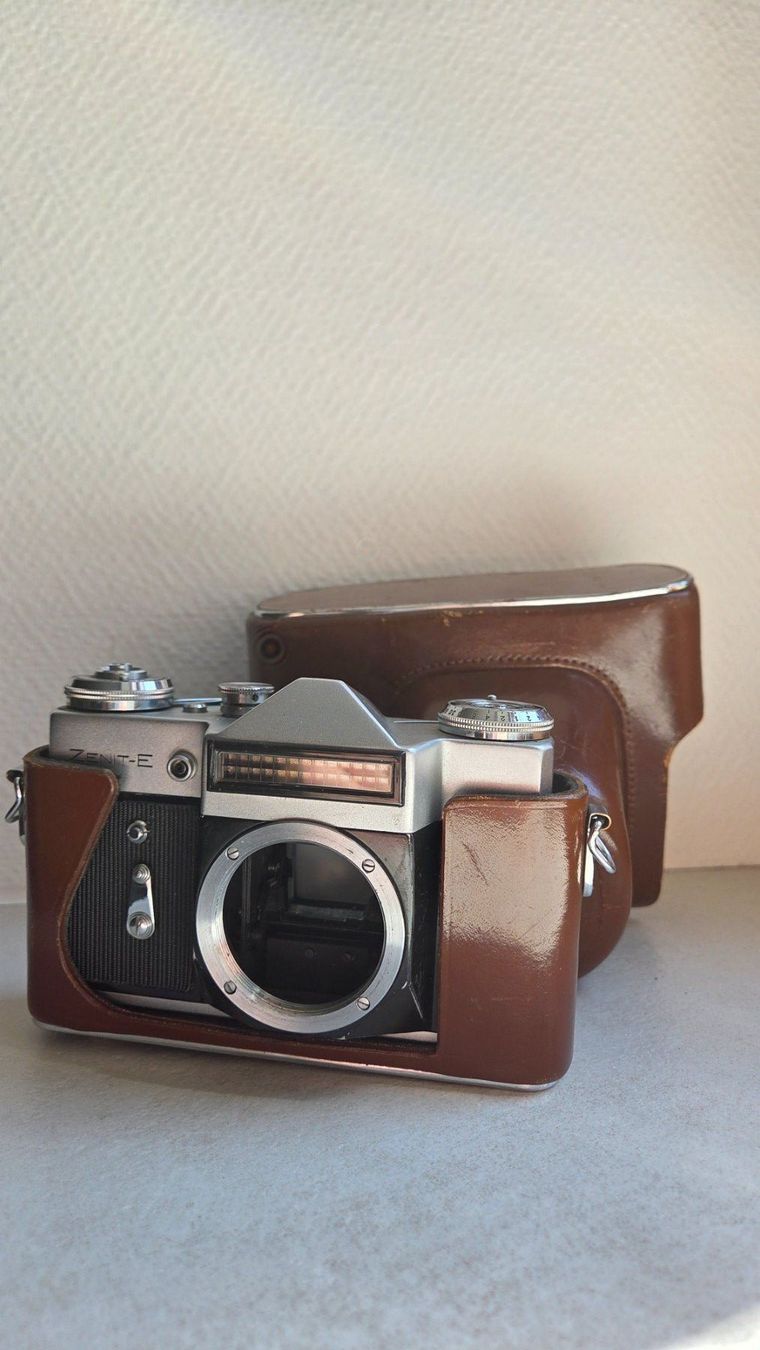 Fotocamera: Appareil argentique Zenit E 1967 – Usato da Vallorbe venduto da ivan.birukov 3