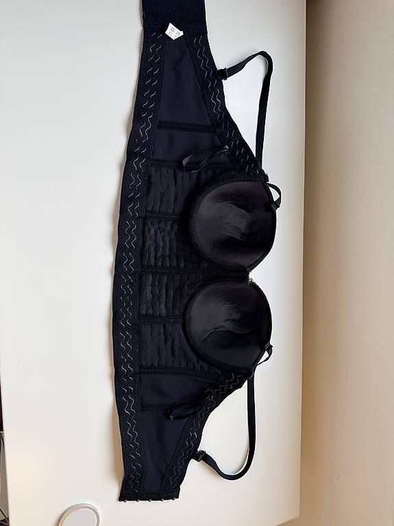 Top: Bustier noir à clous dorés  État neuf – Usato da Biel/Bienne venduto da secondstore 6