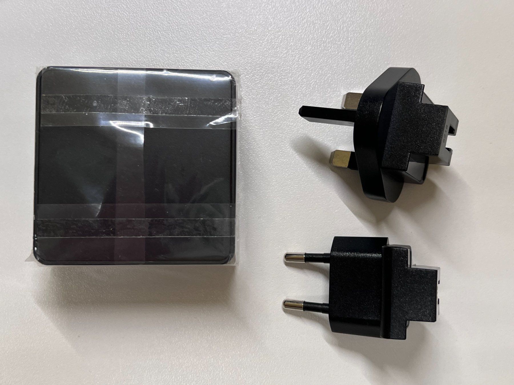 Caricabatterie: USB-C Charger Inkl. USA+GB-Adapter – Usato da Unterengstringen venduto da hausraus 4