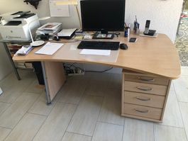 Schreibtisch, sehr guter Zustand, 6-jährig