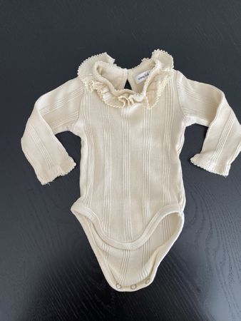 Baby Body mit Rüschenkragen Gr. 68