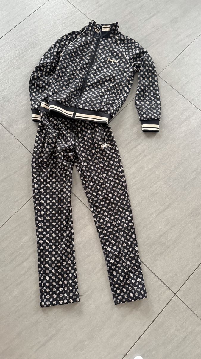 Guess Lotti di vestiti: Guess Trainingsanzug – Usato da Wikon venduto da Tomcad60 2