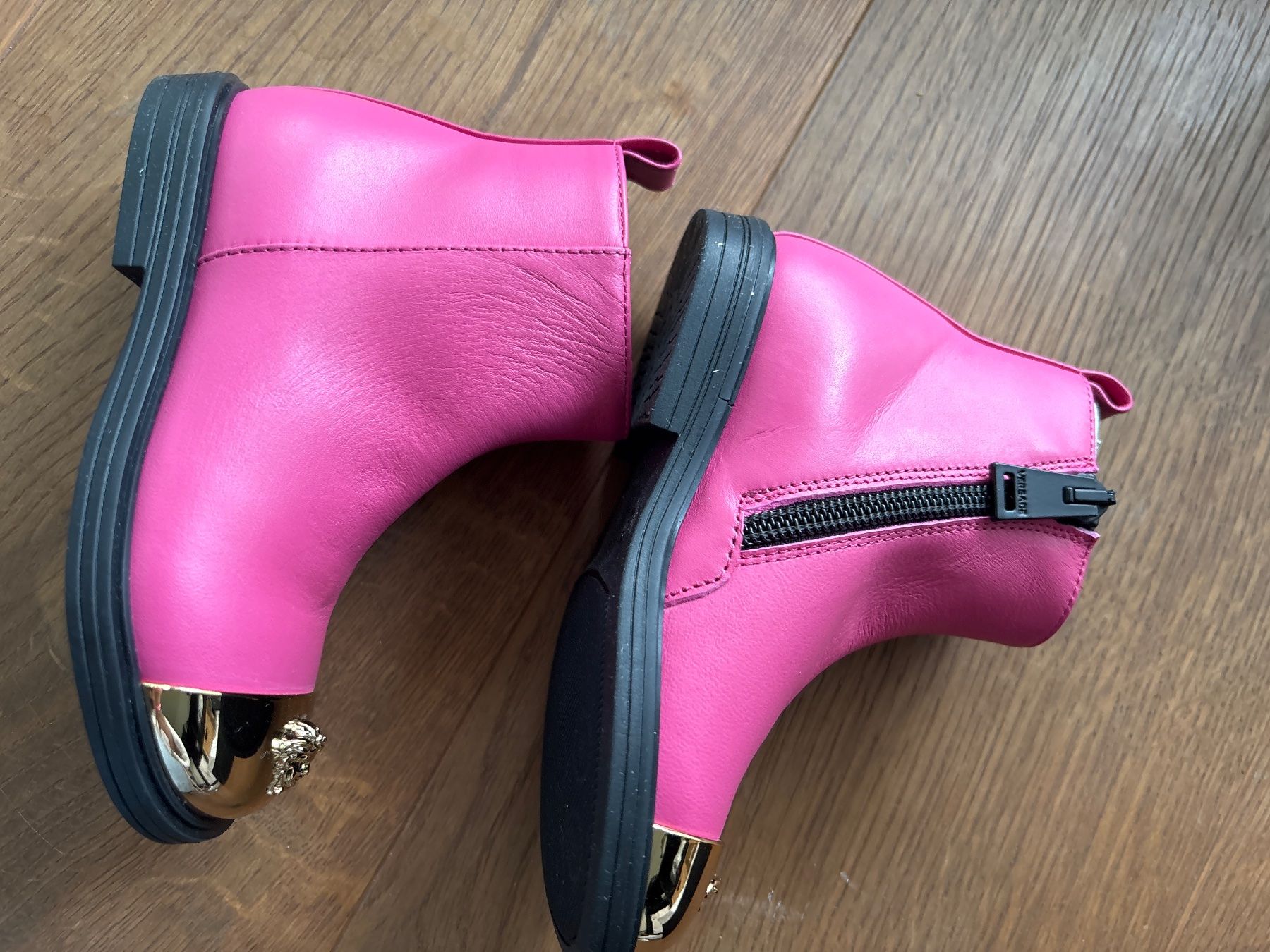 Versace Scarpe per ragazze: Brand new Versace leather boots size 23 – Nuovo e nell'imballaggio originale da Cham venduto da ppl_8lbl 8