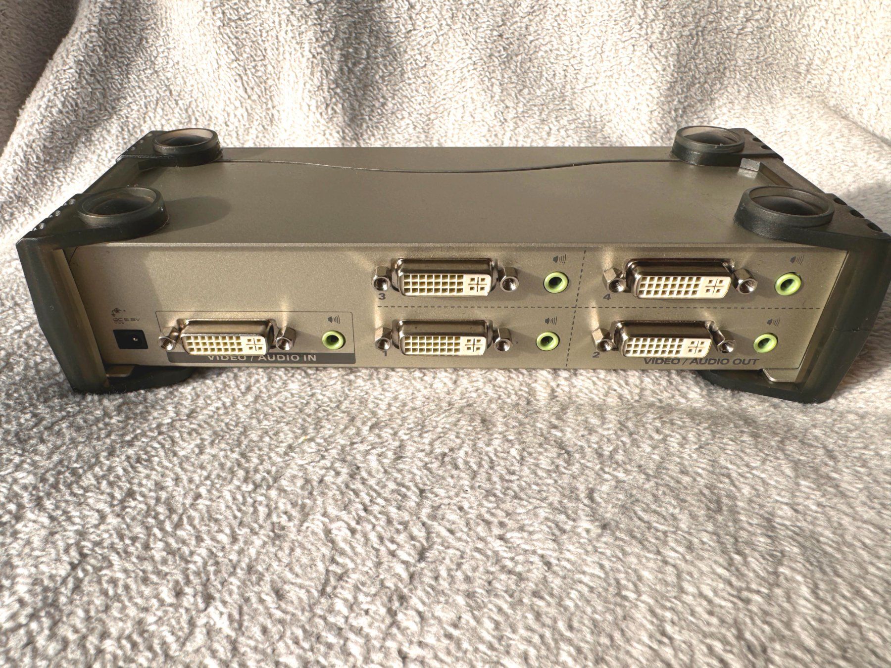 Videocamere: Aten VS-164 4 way DVI Video Splitter – Usato da Zürich venduto da Malco0 8