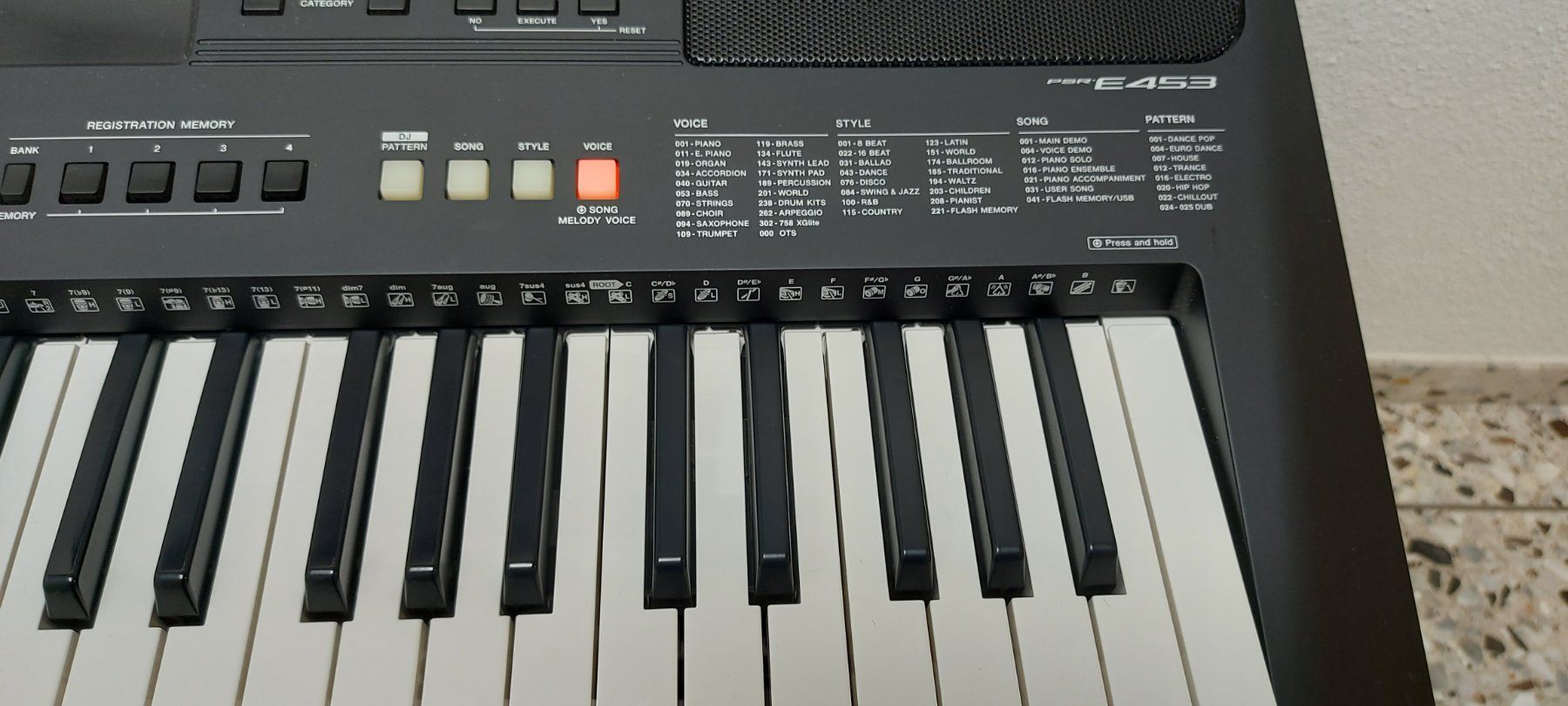 Yamaha Strumenti musicali: Yamaha PSR-E453 Digital Keyboard – Usato da Glattbrugg venduto da Swissmusik 3