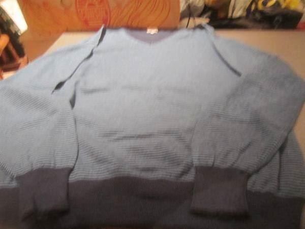 Pullover & Sweatshirts: Pullover Grösse XXL, blau, gestreift – Gebraucht aus Zürich von abraxas1291