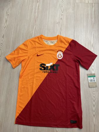 Nike Fussballtrikot mit Etikett 158-170 cm