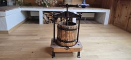 Antike Obstpresse Weinpresse aus Holz & Gusseisen – Vintage