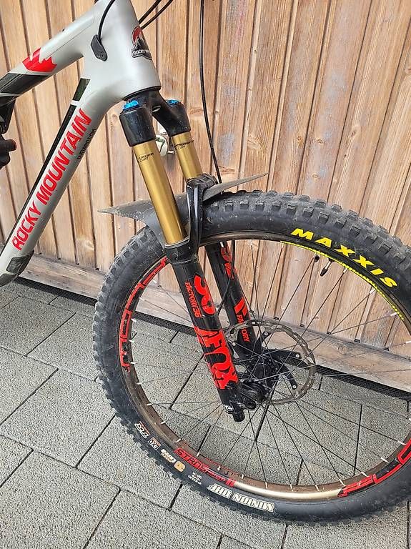 Biciclette: Rocky Mountain Altitude Carbon 90 2018 – Usato da Vallamand venduto da meersou 4