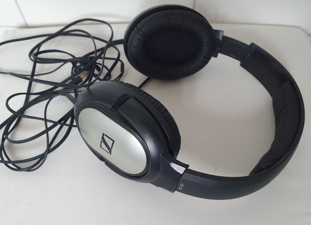 Sennheiser hd 201 lightweight over ear headphones hot sale