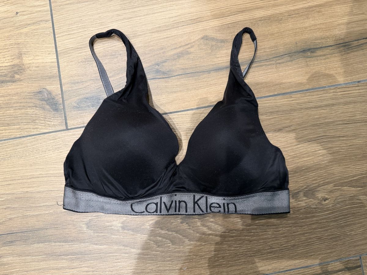 Calvin Klein Sonstige Unterwäsche: Calvin Klein BH schwarz 85C – Gebraucht aus St. Gallen von Xbylucas
