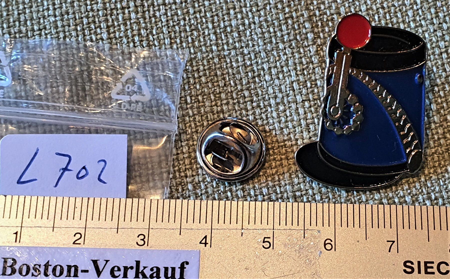 Placchette & Badge: L702 - Pin Basler Polizei Hut – Usato da Reinach BL venduto da Boston-Verkauf 1