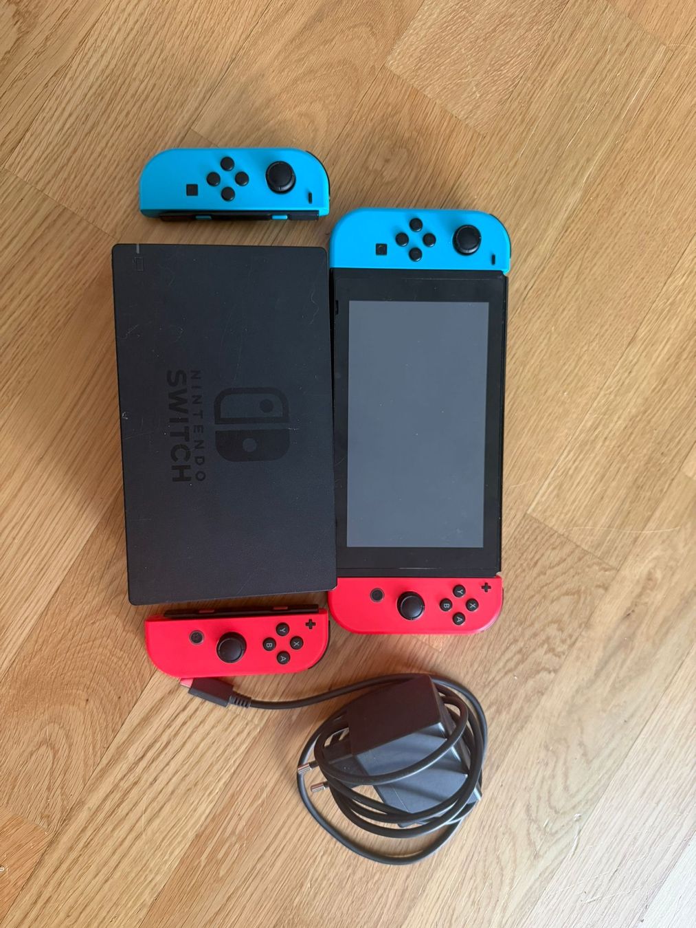 Nintendo Console: Nintendo Switch + accessoires Nintendo Switch + Zubehör – Usato da Genève venduto da baby01