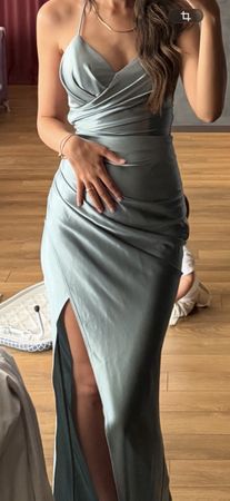 Abendkleid seidig hellblau Grösse S