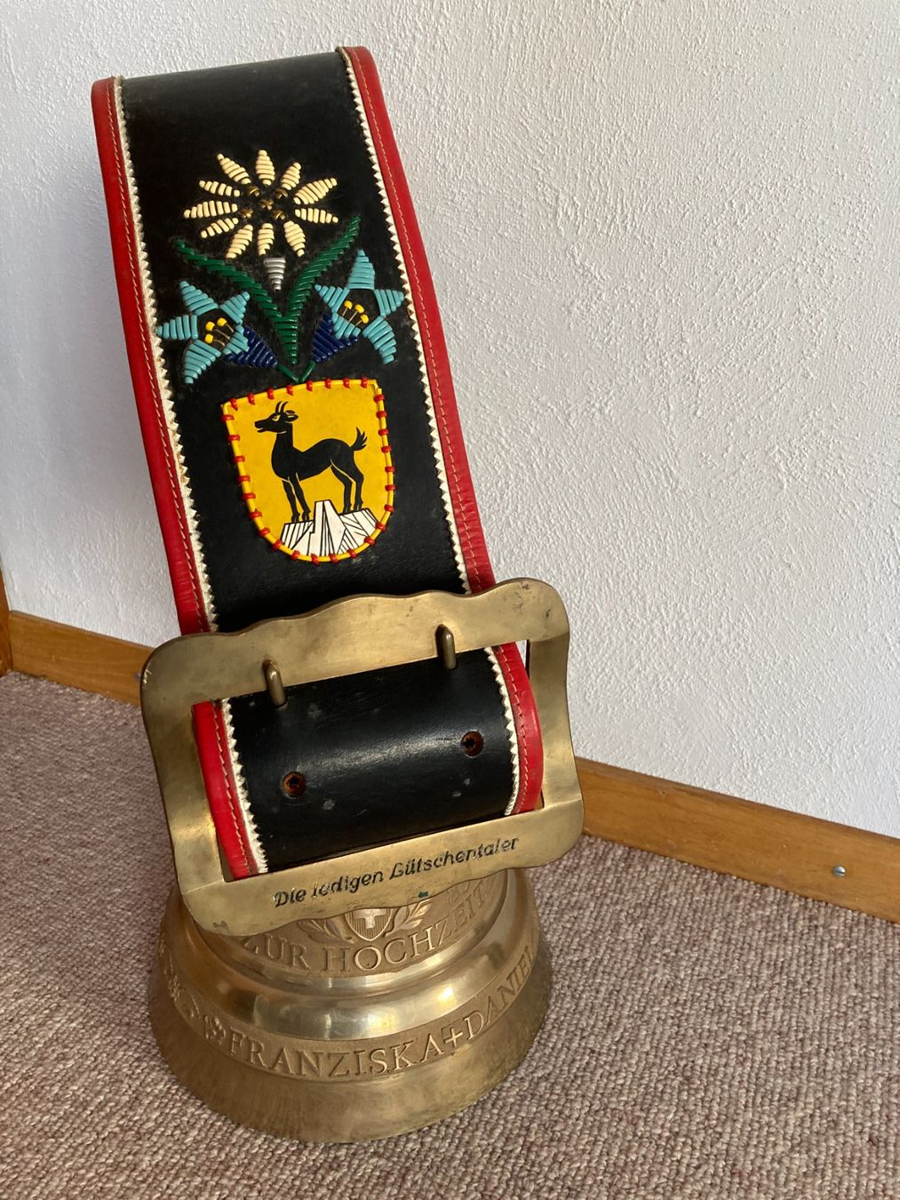 Glocken & Treicheln: Glocke mit Riemen – Gebraucht aus Wil SG von Pin05