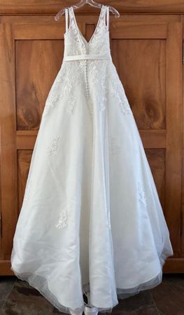 Wunderschönes Brautkleid mit Spitze, Grösse 36 - Traumhaft