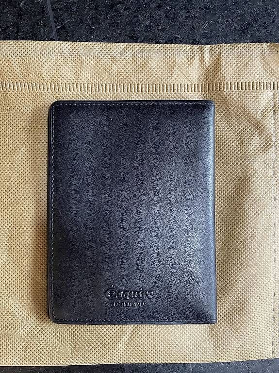 Sonstige Kleidung & Accessoires: Schwarze Nappaleder-Ausweishülle – Neu und originalverpackt aus Heimberg von oli_zy7q