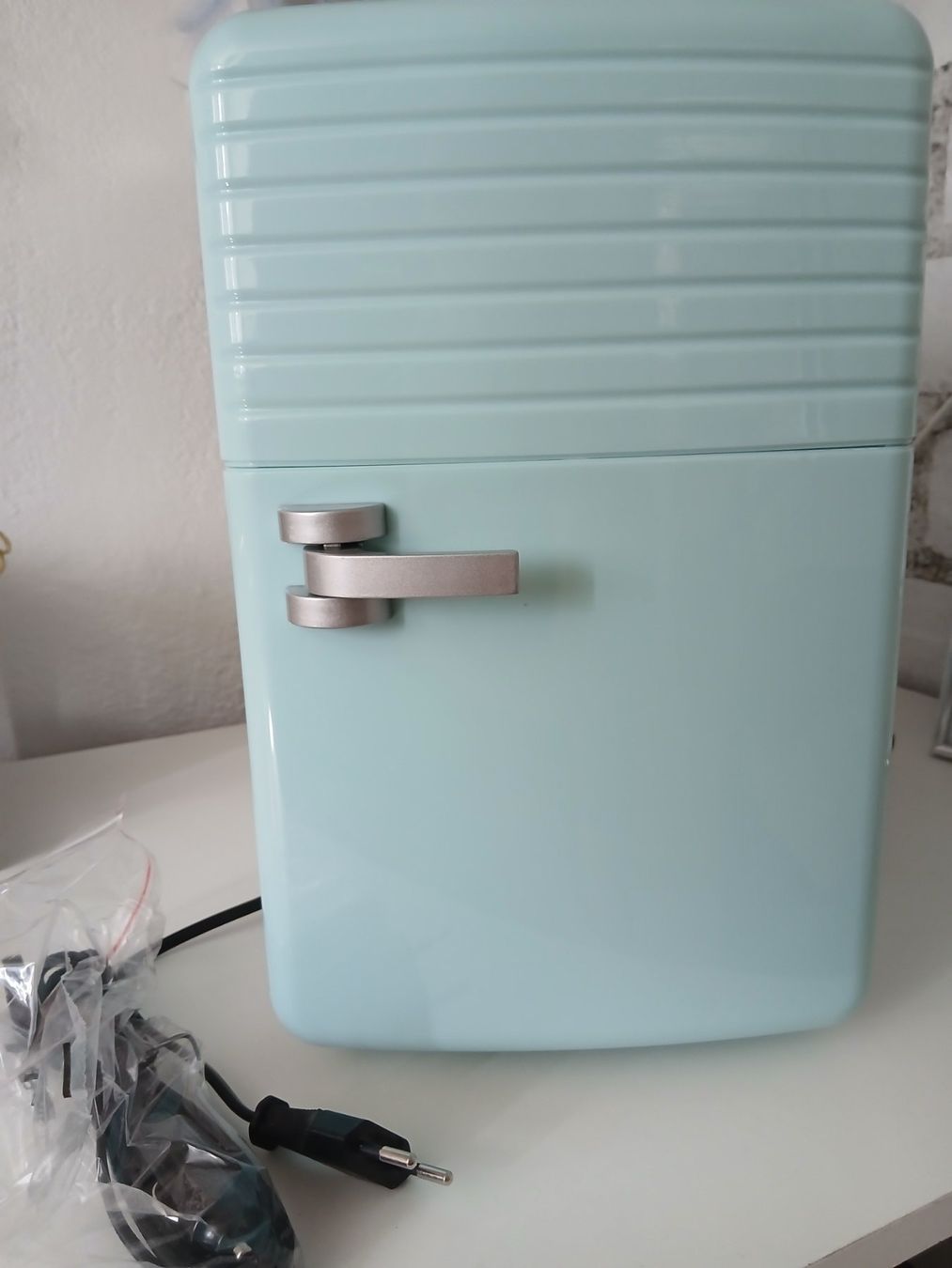 Frigoriferi: Minikühlschrank Retro 6L - tragbar – Nuovo (secondo la descrizione) da Waldenburg venduto da ErnstLi696