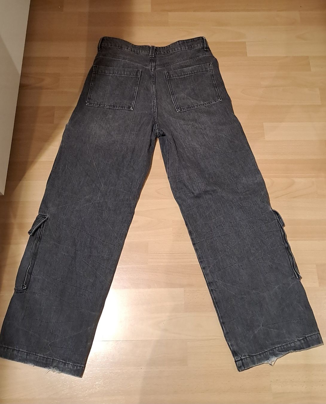 H&M Jeans: H&M Cargo Jeans schwarz gr. 38 – Nuovo (secondo la descrizione) da Rothenburg venduto da 123odermatt 1