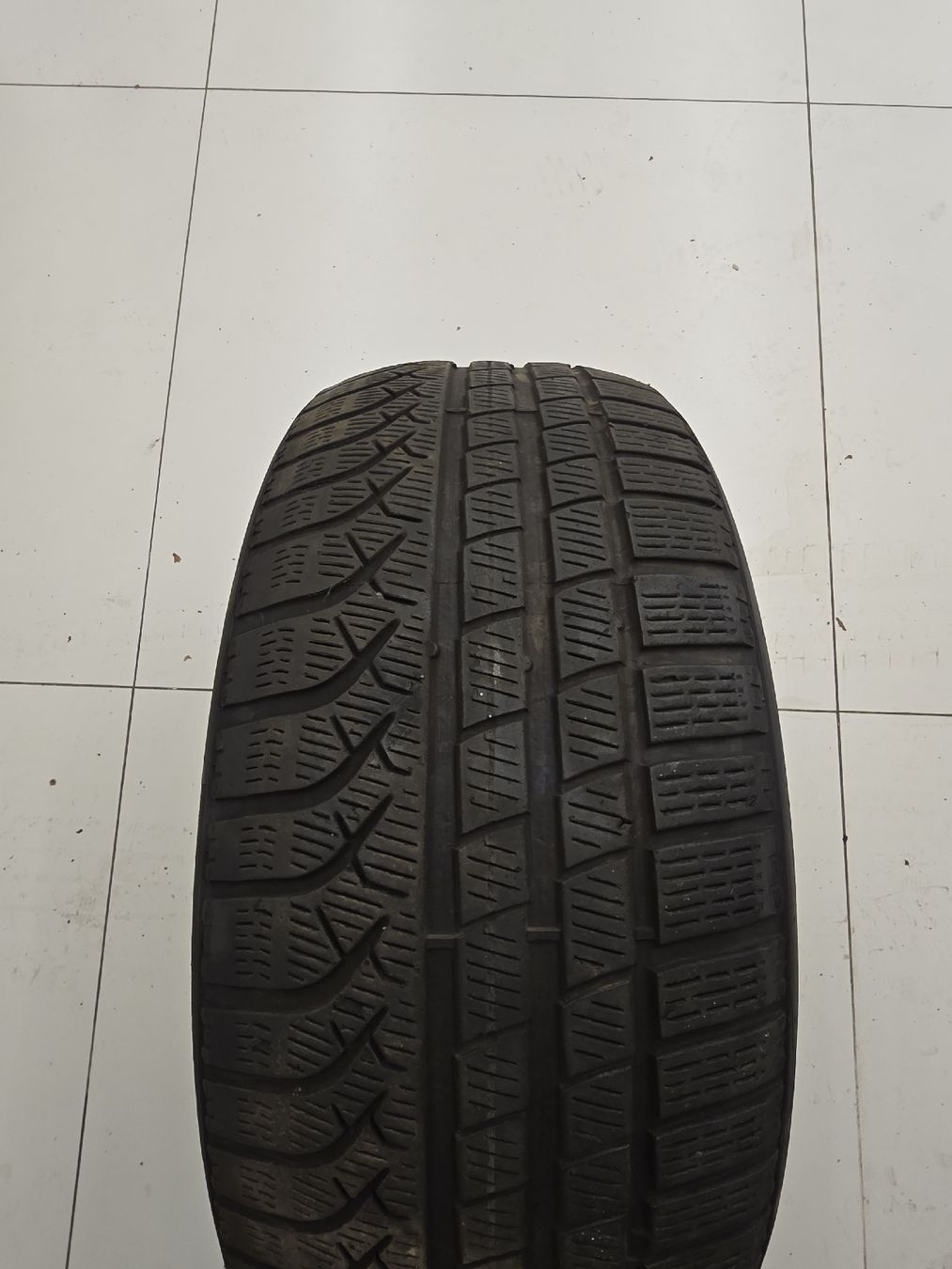 Altro in Scrittura & Disegno: Pneus hiver Porsche Taycan – Usato da Rolle venduto da Challenge13 4