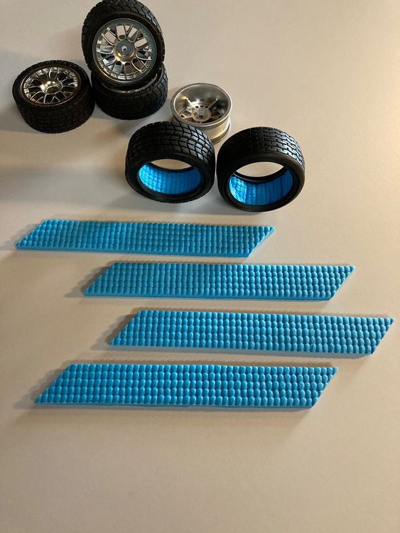 RC Kits de montage: Reifeneinlagen für 1 :10 RC-Modelle Touring-Fahrzeuge (26mm) – D'occasion à Buttisholz par BANDIT-GARAGE-77 1